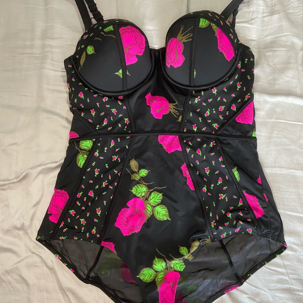 Torrid One Piece Bathing Suit Size 1 (14-16)